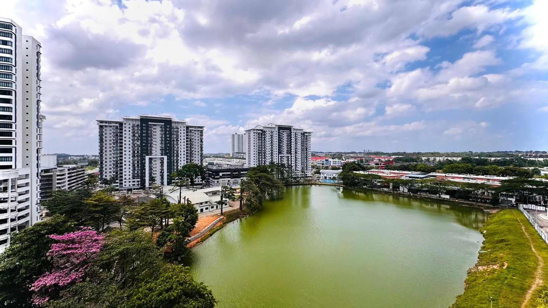Hidden Lakeside Retreat Palazio Johor Bahru